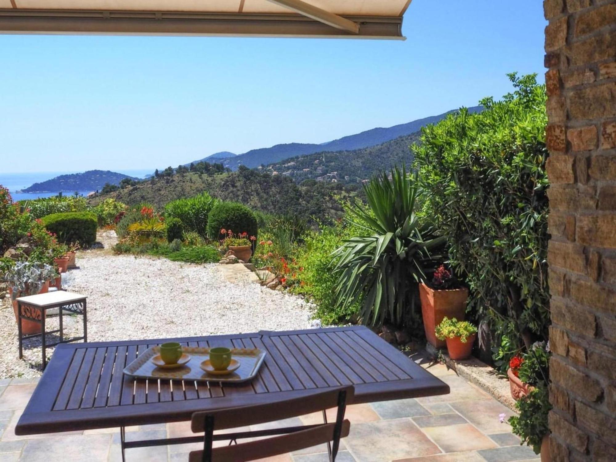 Pretty Tiny House With Sea View, Le Lavandou Esterno foto