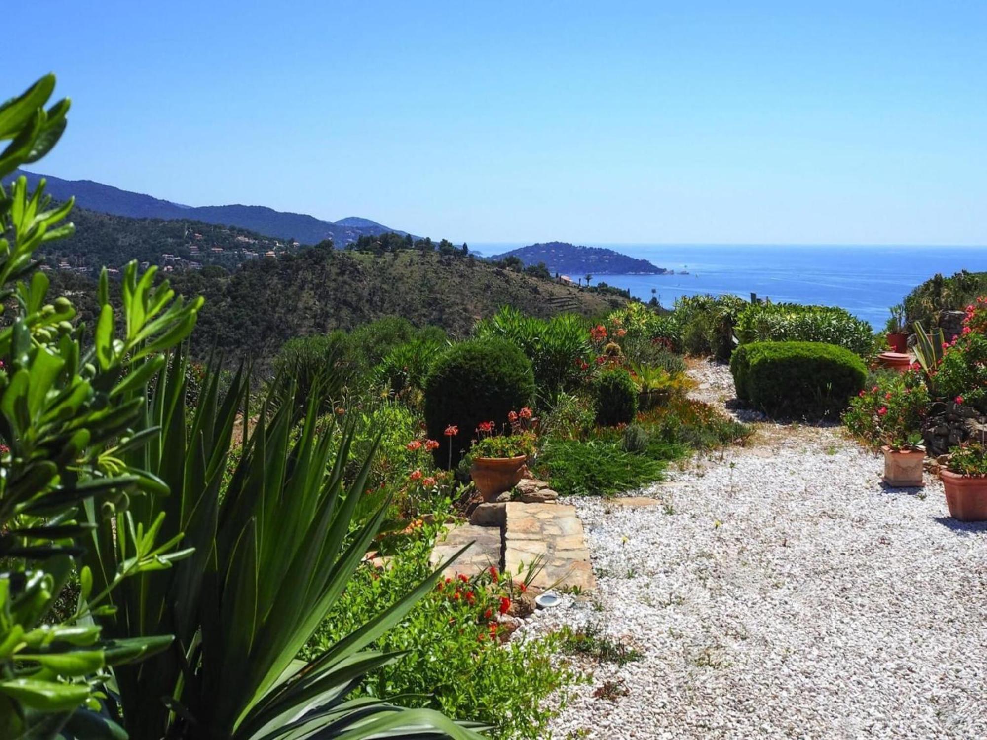 Pretty Tiny House With Sea View, Le Lavandou Esterno foto